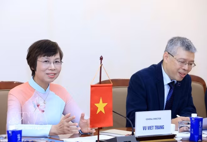 La directora general de la VNA, Vu Viet Trang, en la reunión. (Foto: VNA)