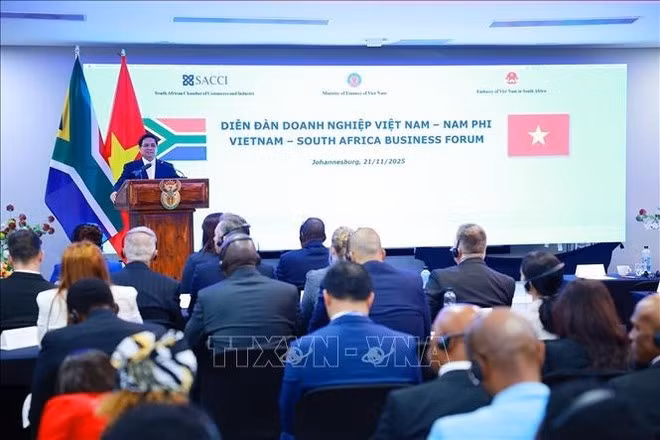 El primer ministro vietnamita, Pham Minh Chinh, en el foro empresarial. (Foto: VNA)