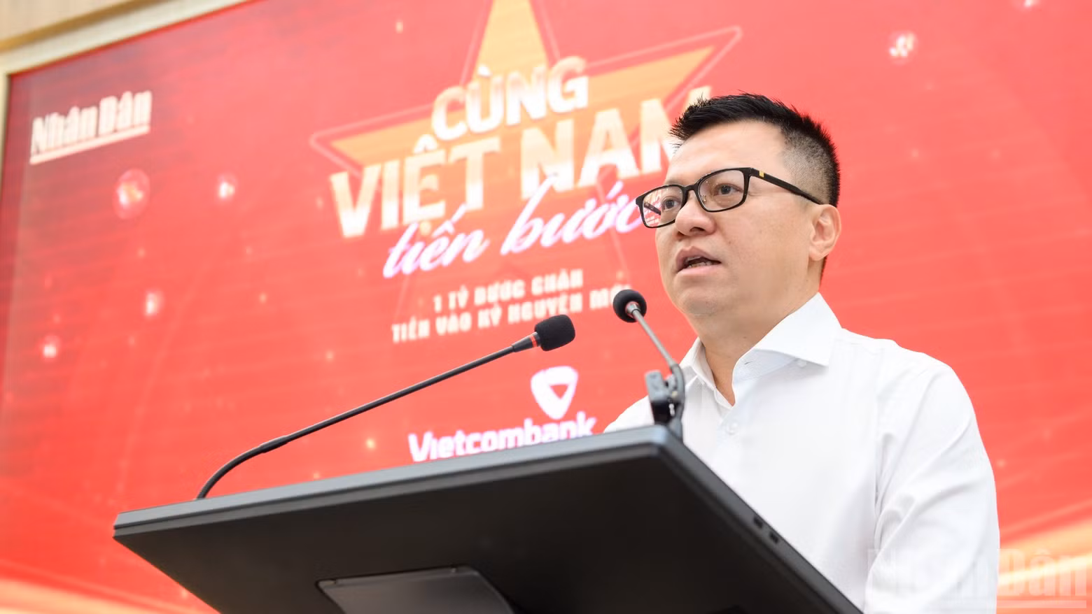 El presidente-editor del periódico Nhan Dan, Le Quoc Minh, habla en la cita.