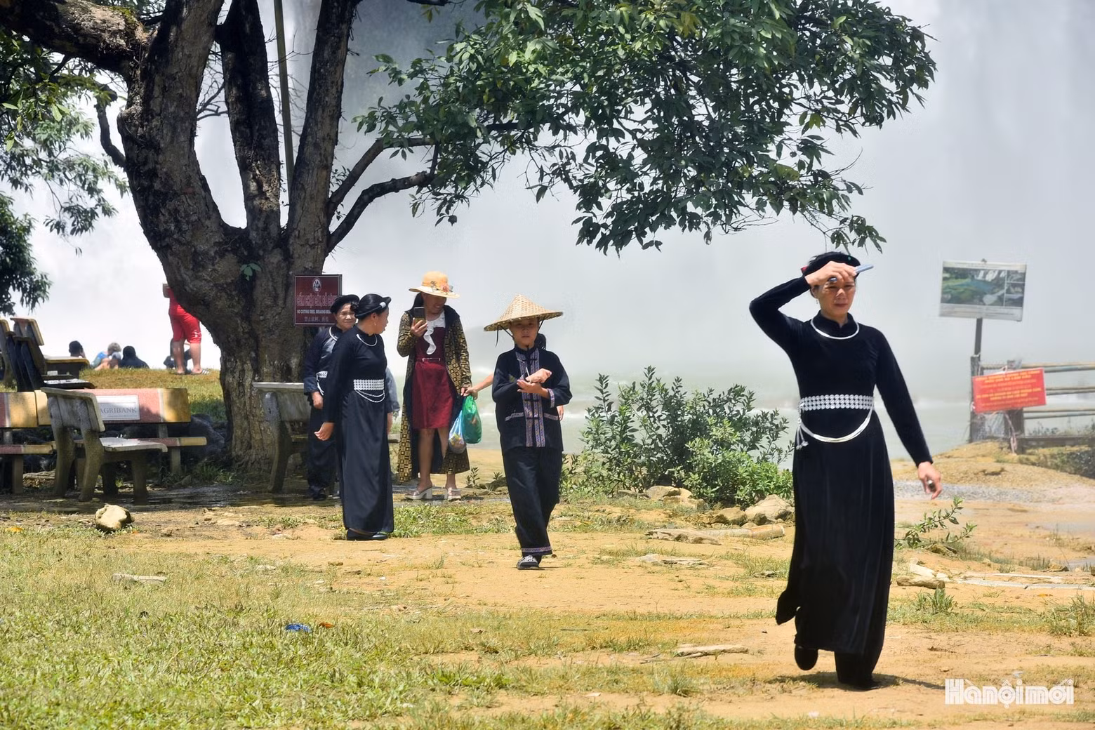 Los lugareños y turistas disfrutan de la tranquilidad del paisaje en medio de una naturaleza imponente.