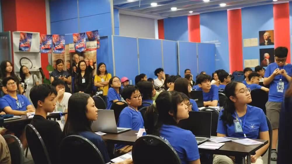 Estudiantes vietnamitas aprenden análisis de datos abiertos ảnh 3