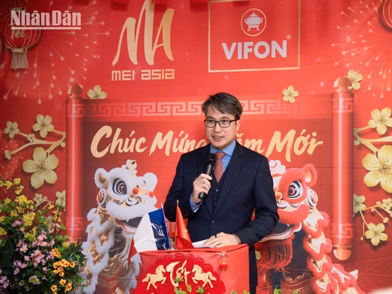 El consejero comercial y jefe de la Oficina Comercial de Vietnam en Francia, Vu Anh Son.