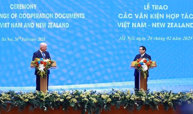 El 26 de febrero de 2025, en Hanói, el primer ministro Pham Minh Chinh y su homólogo de Nueva Zelanda, Christopher Luxon, anunciaron la elevación de las relaciones entre Vietnam y Nueva Zelanda a una Asociación Estratégica Integral. (Foto: VNA)