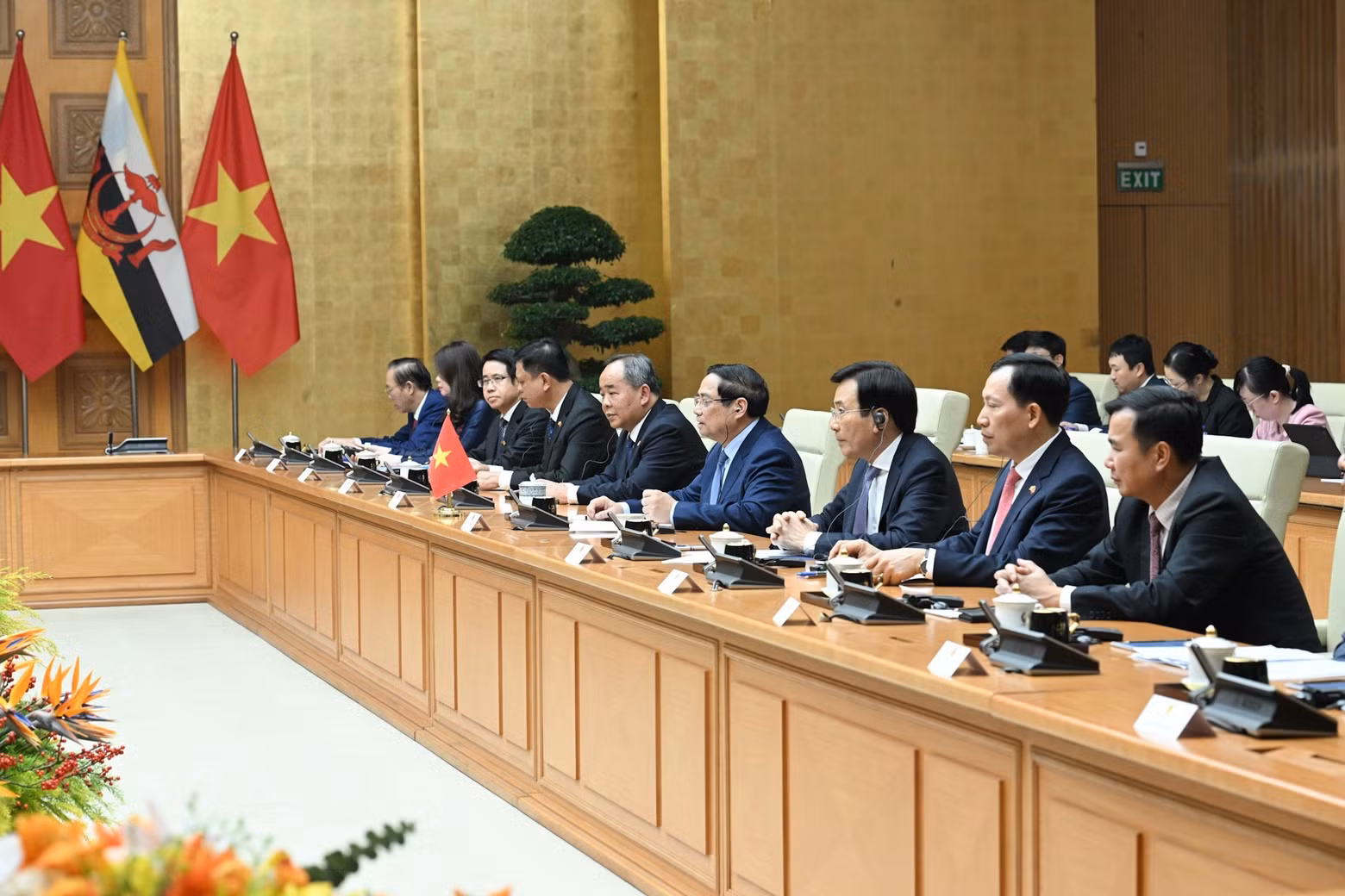 Funcionarios vietnamitas asisten al encuentro.