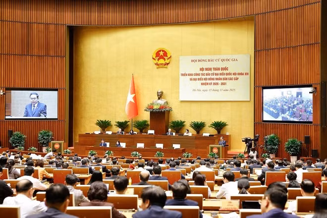 El presidente de la Asamblea Nacional, Tran Thanh Man, interviene en una conferencia nacional sobre la implementación de las elecciones de diputados al Parlamento de la XVI Legislatura y miembros a los Consejos Populares de todos los niveles para el período 2026-2031. (Foto: VNA)