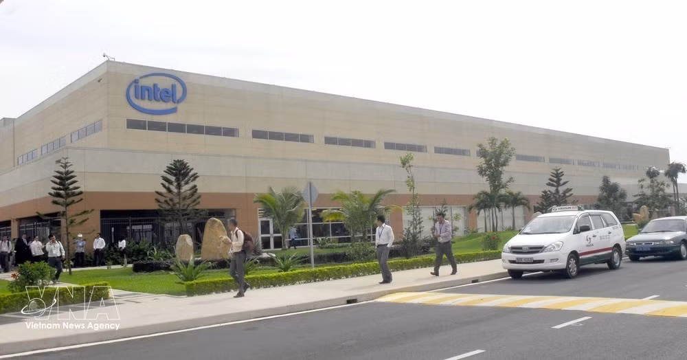 La planta de ensamblaje y prueba de chips de Intel en el Parque de Alta Tecnología de Ciudad Ho Chi Minh. (Foto: VNA)