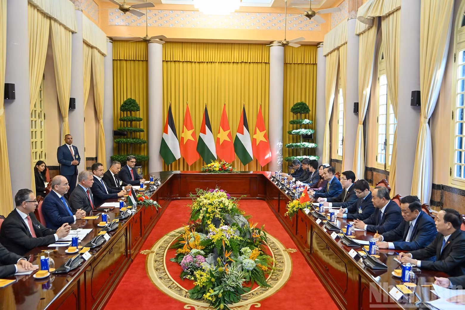 El presidente vietnamita Luong Cuong se reúne con el rey de Jordania, Abdalá II Ibn Al Hussein.