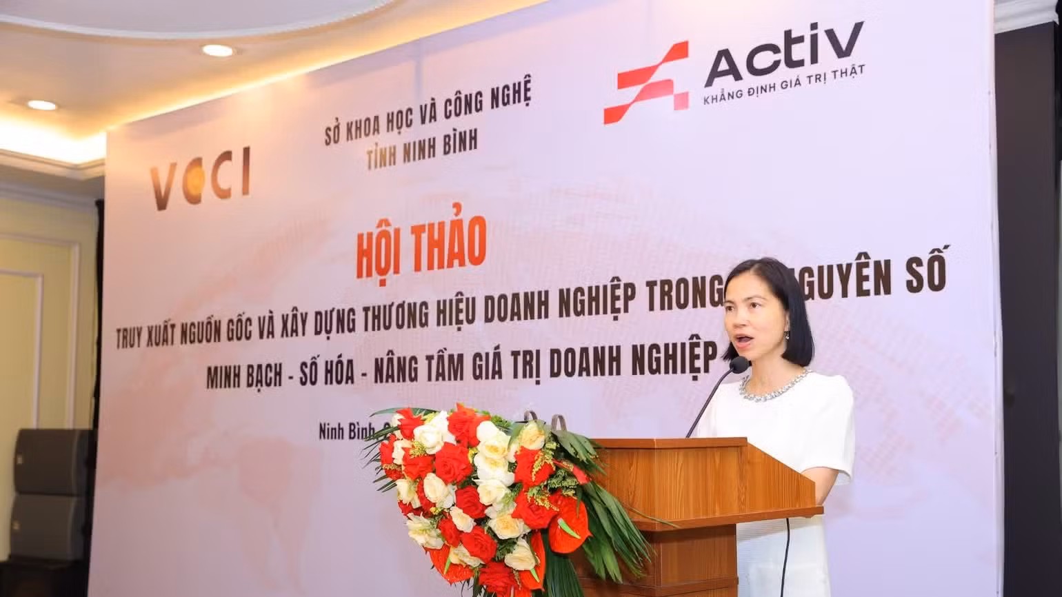 Le Thi Thu Thuy, subdirectora del Instituto para el Desarrollo Empresarial, expone las condiciones para que las marcas vietnamitas se consoliden. (Foto: Minh Hieu)
