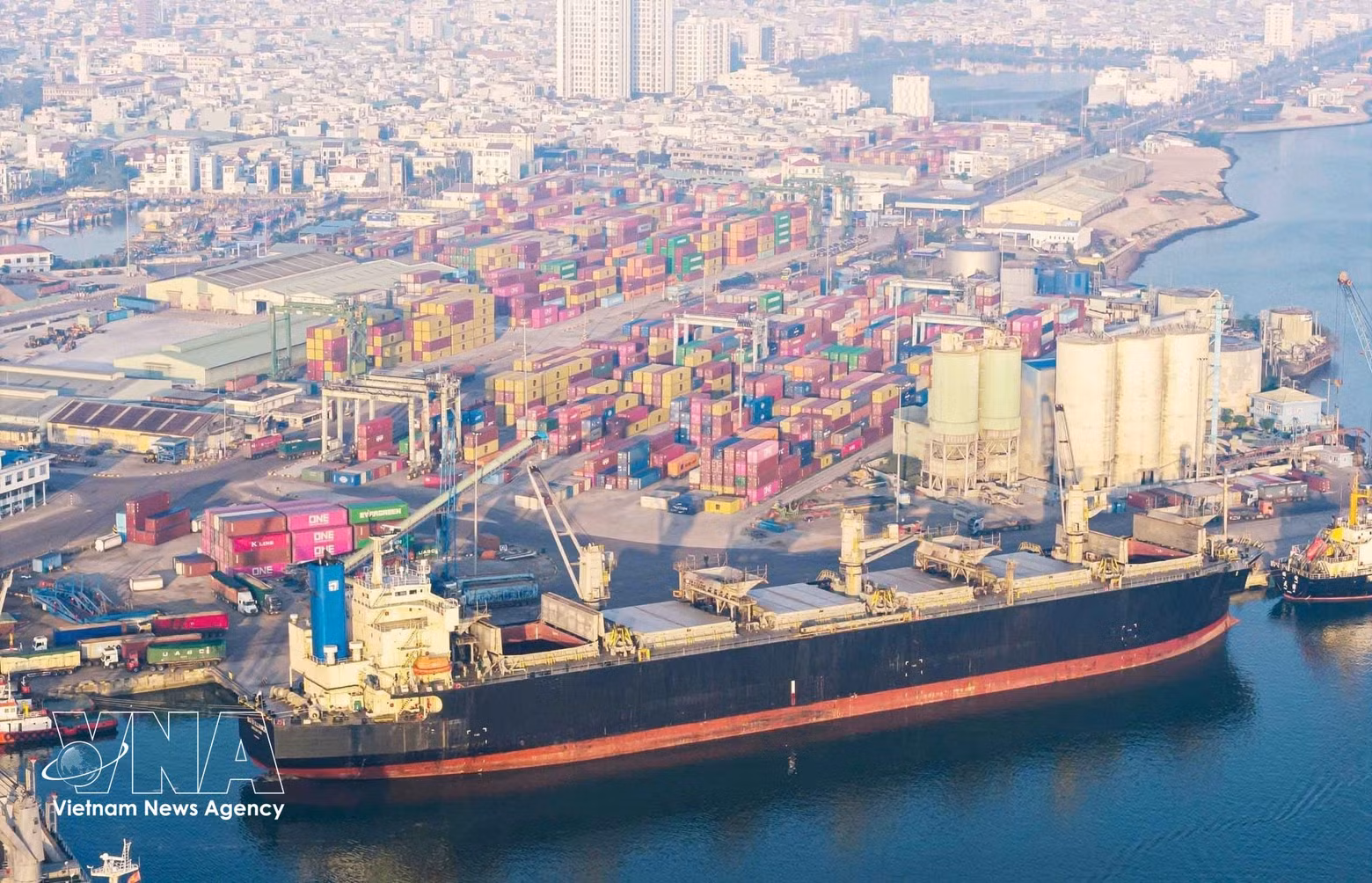 El puerto de Quy Nhon, una importante puerta de entrada y salida de mercancías de la región altiplana y un punto de partida clave del sistema logístico de la provincia de Gia Lai. (Fuente: VNA)