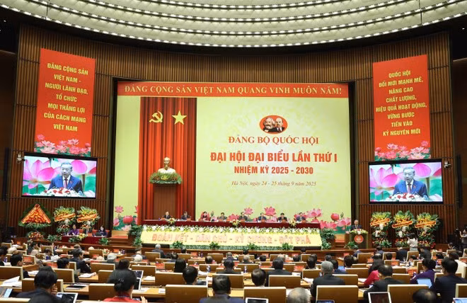 Durante su discurso en la primera Asamblea del Partido del órgano legislativo, el secretario general del Partido Comunista de Vietnam, To Lam, pidió fortalecer el carácter partidista en las actividades de la Asamblea Nacional. (Foto: VNA)