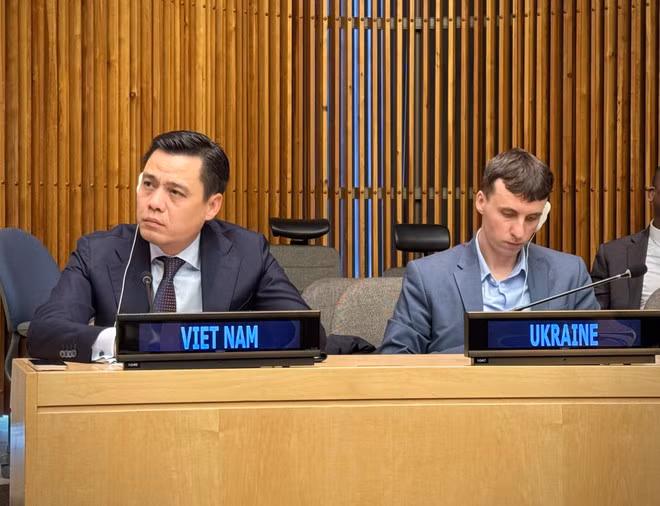 El embajador Dang Hoang Giang, jefe de la misión permanente de Vietnam ante la ONU, participa en el diálogo (Fuente: VNA)
