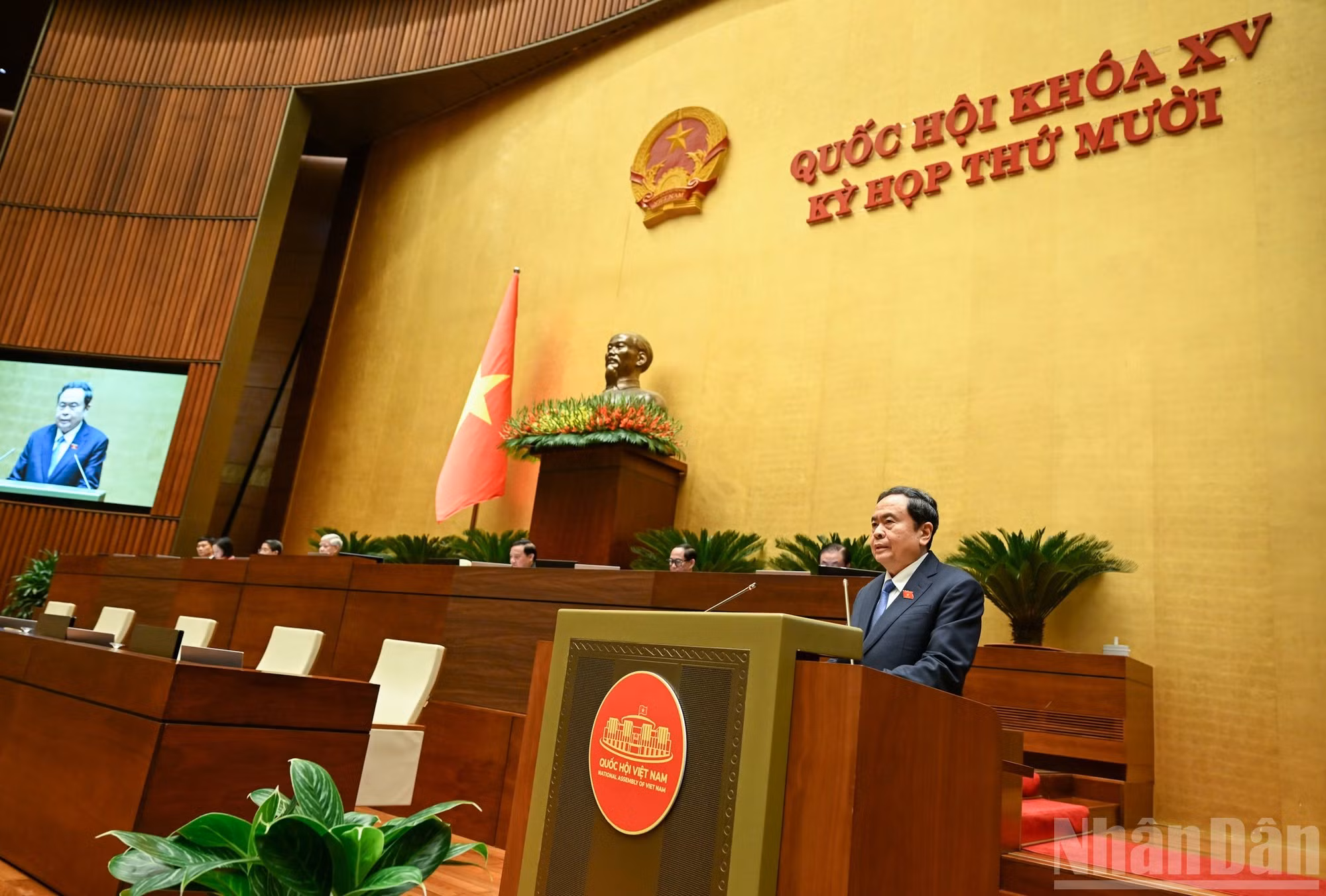 El presidente de la Asamblea Nacional de Vietnam, Tran Thanh Man, toma la palabra en el evento.