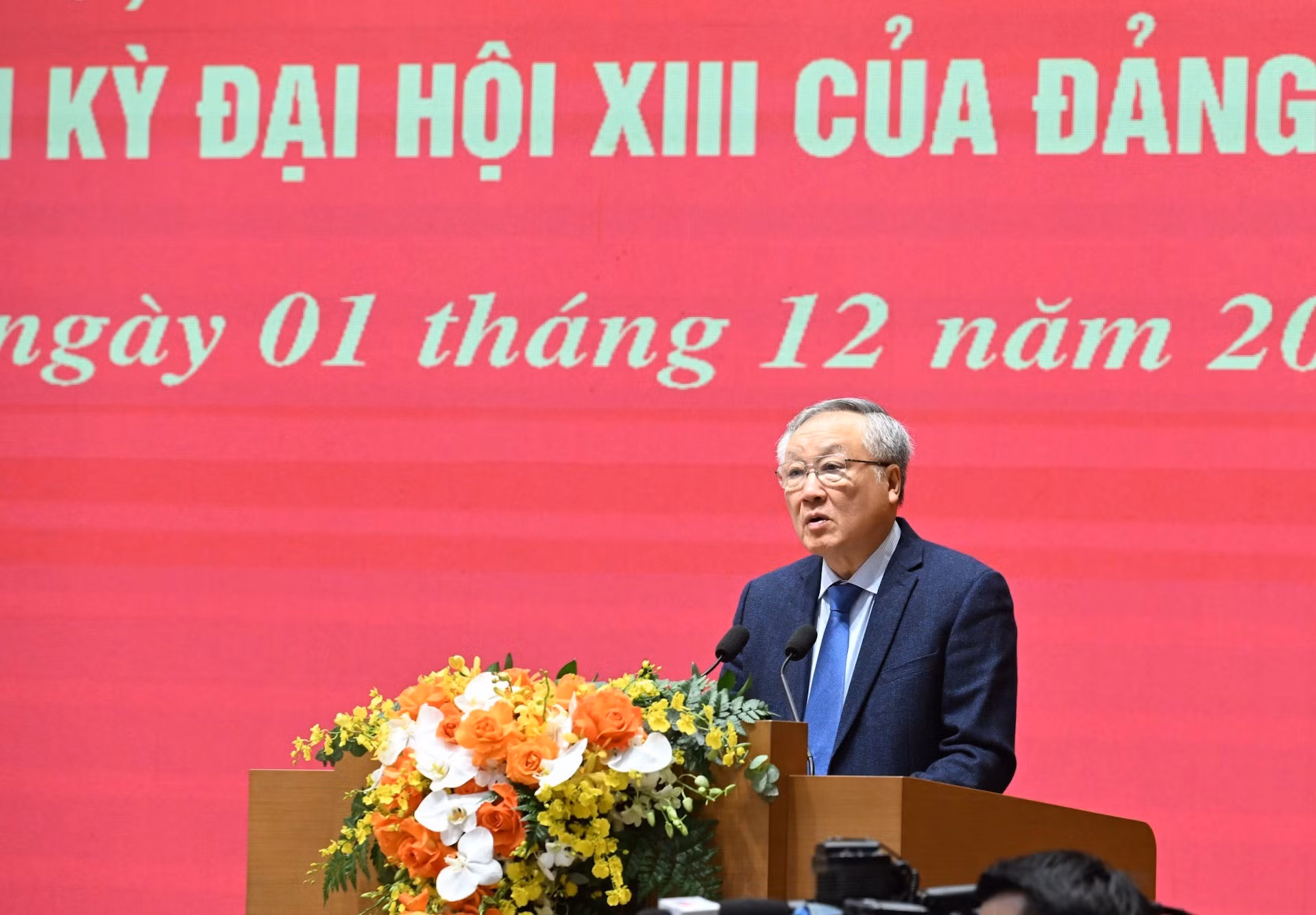 El vicepremier permanente Nguyen Hoa Binh habla en la cita.