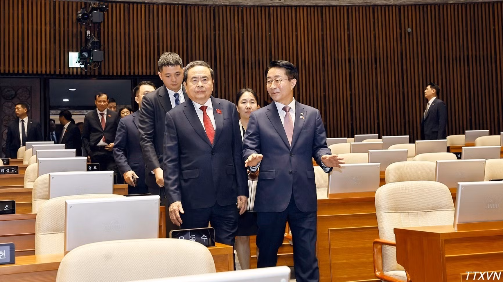 Ambos dirigentes en la sala de reuniones de la Asamblea Nacional de Corea del Sur.