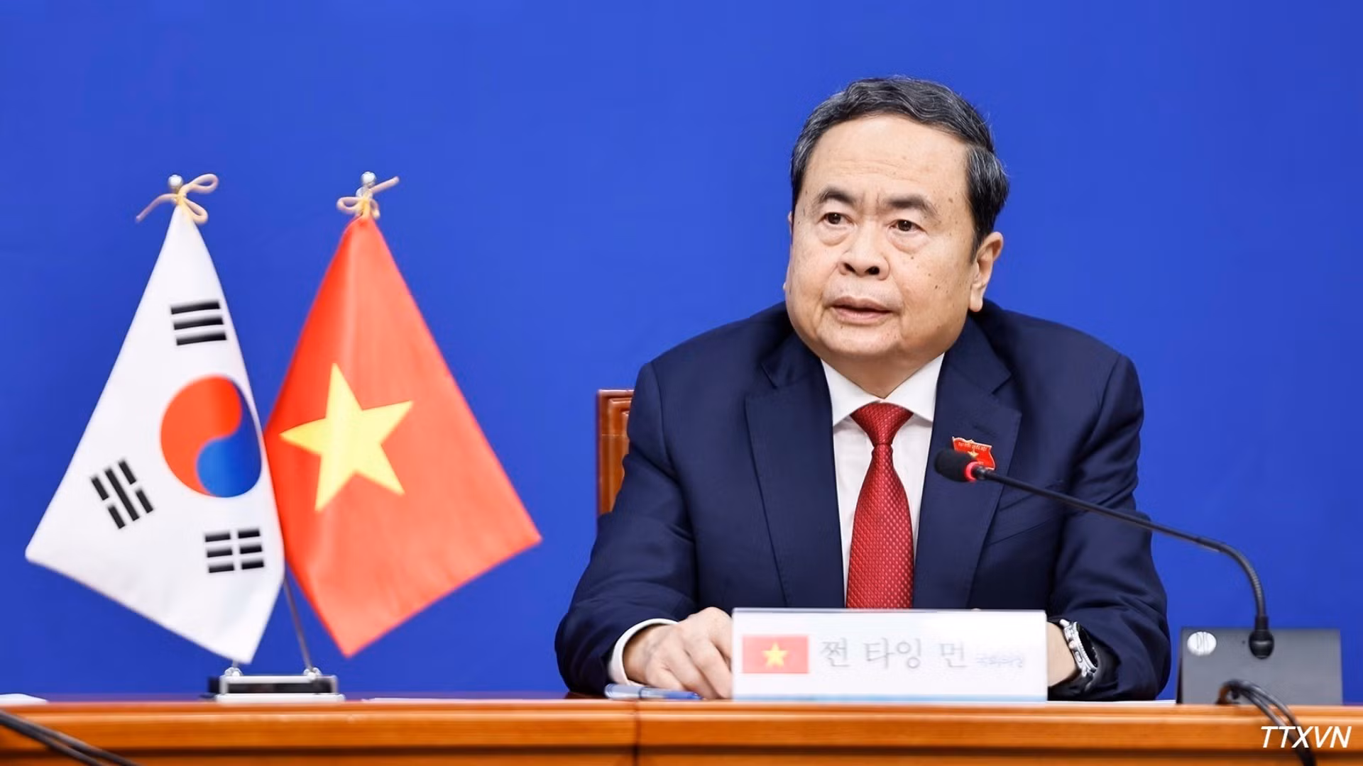 El presidente de la Asamblea Nacional de Vietnam, Tran Thanh Man, habla en el encuentro.