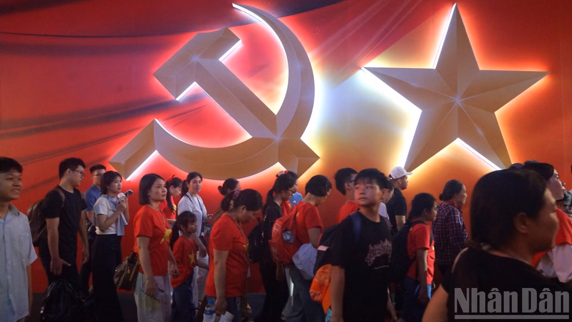 Aunque el evento está cerca de su cierre, la exposición mantiene su atractivo, reafirmando su enorme alcance como un evento político y cultural de gran importancia.