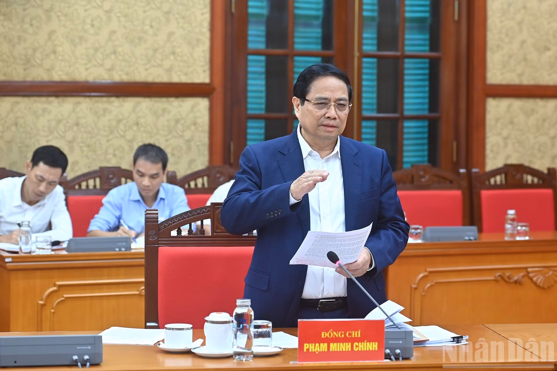 El primer ministro Pham Minh Chinh toma la palabra en la cita.