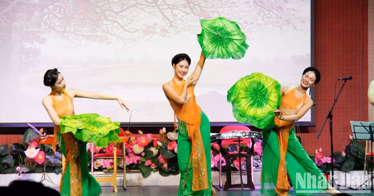 [Foto] Presentan en París colores de la cultura vietnamita 
