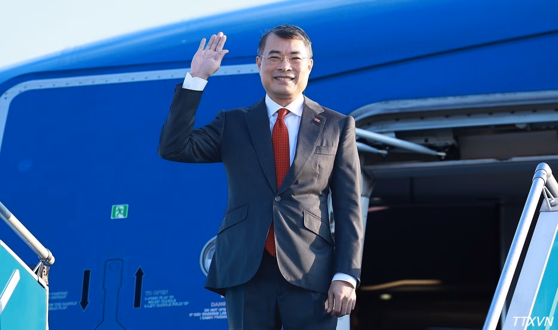 [Foto] Premier vietnamita parte de Hanói para asistir a la 18ª Cumbre de los BRICS