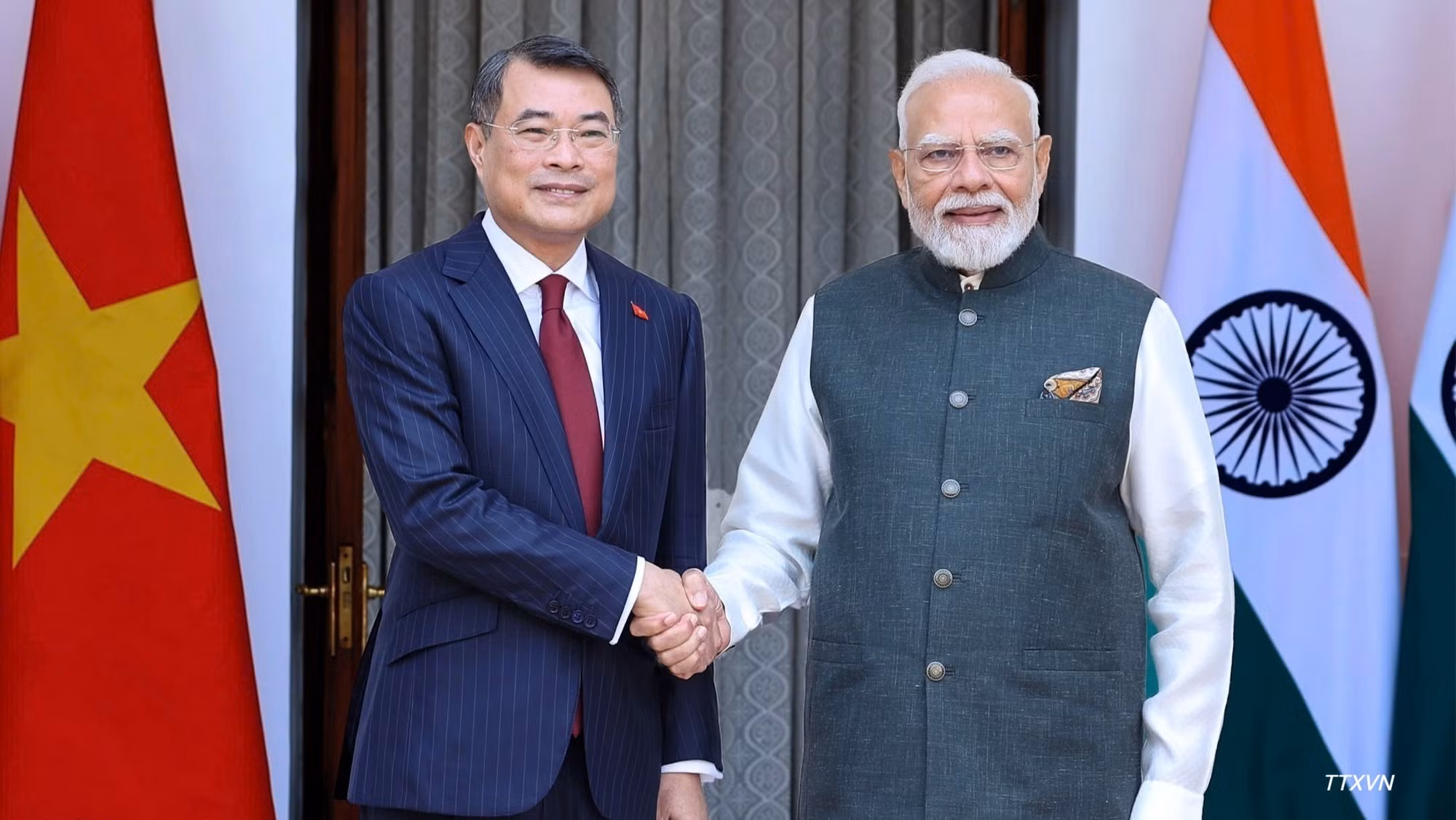 El premier vietnamita Le Minh Hung y su par indio, Narendra Modi.