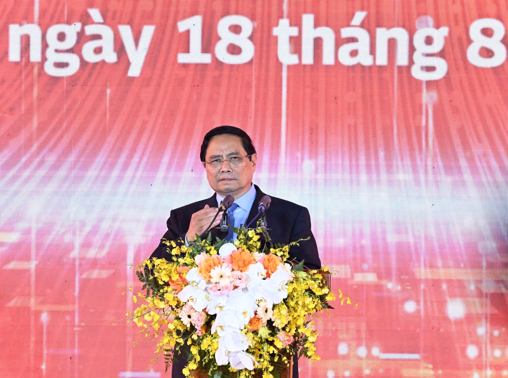 El jefe del Gobierno vietnamita toma la palabra en la cita.