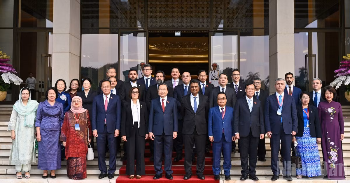 [Foto] Dirigente legislativo de Vietnam se reúne con líder de organizaciones internacionales de auditoría 