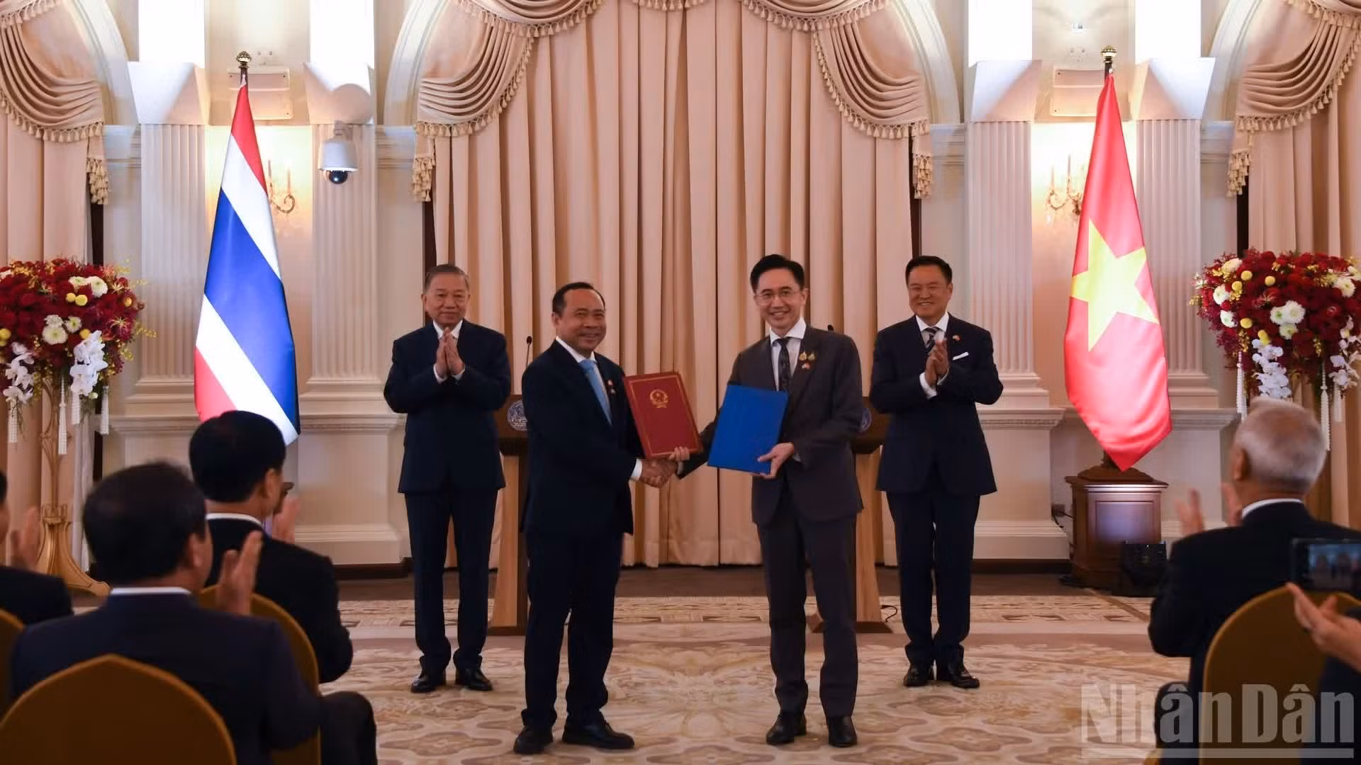 La firma del acuerdo de cooperación entre el Ministerio de Educación Superior, Investigación e Innovación de Tailandia y el Ministerio de Ciencia y Tecnología de Vietnam.