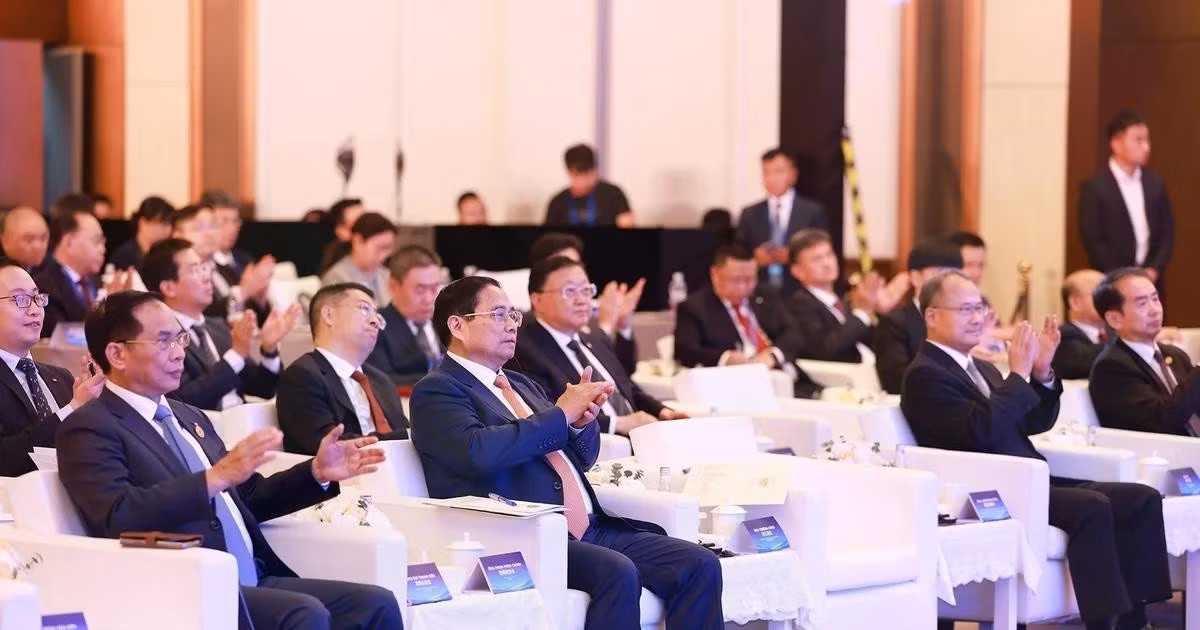 [Foto] Premier vietnamita asiste al Foro de Conexión Empresarial Vietnam-China