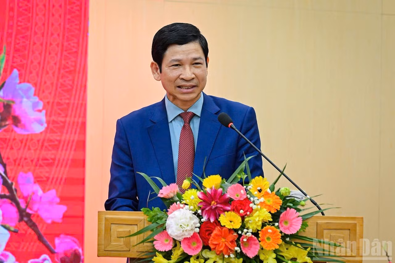 El camarada Ho An Phong, viceministro de Cultura, Deportes y Turismo, evalua la prensa desde la perspectiva de la gestión estatal.