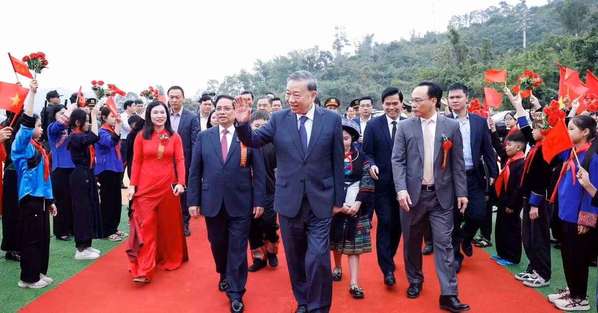[Foto] Dirigentes vietnamitas asisten al acto de inicio de construcción de internados en zonas fronterizas