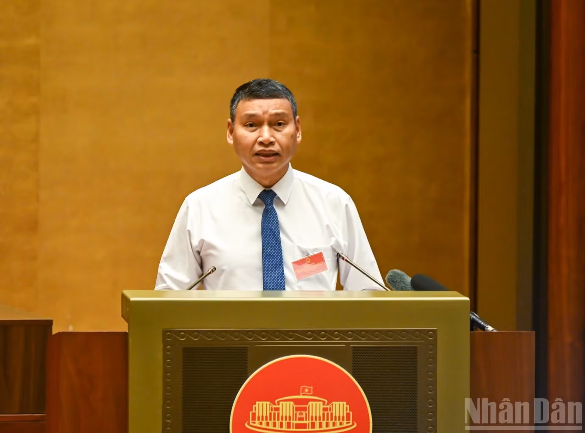 El vicepresidente permanente del Comité Popular de la ciudad de Da Nang, Ho Ky Minh, habla en la cita.
