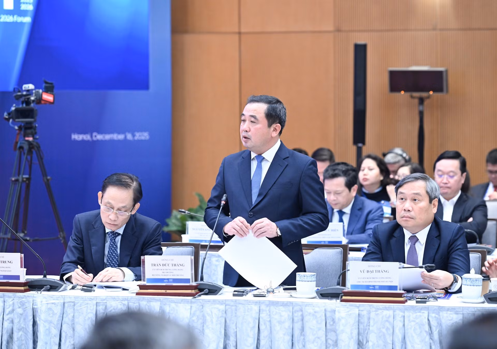 El ministro de Agricultura y Medio Ambiente, Tran Duc Thang, presenta su opinión.