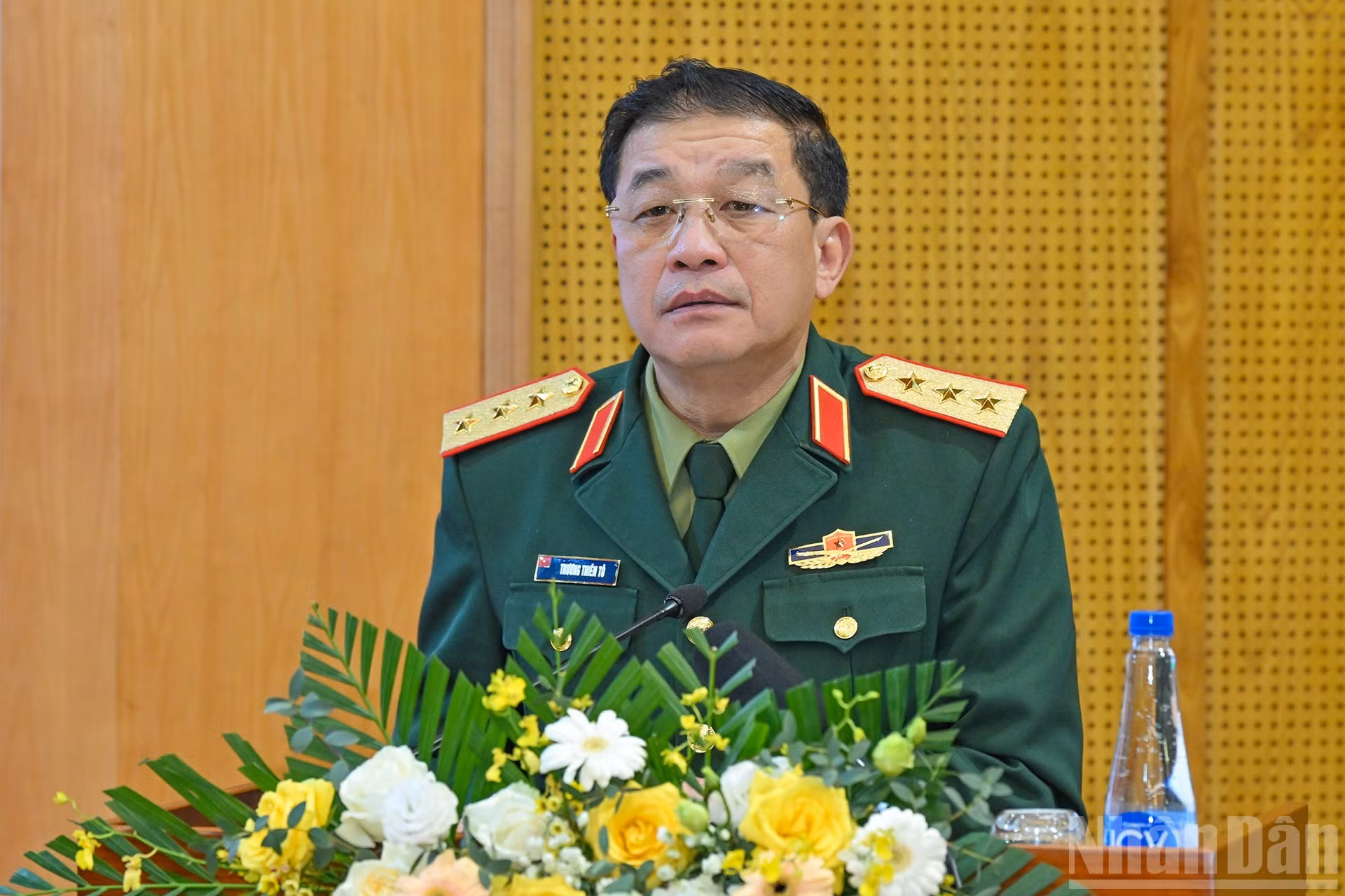 El subjefe de la Dirección General de Política del Ejército Popular de Vietnam Truong Thien To presenta su opinión.