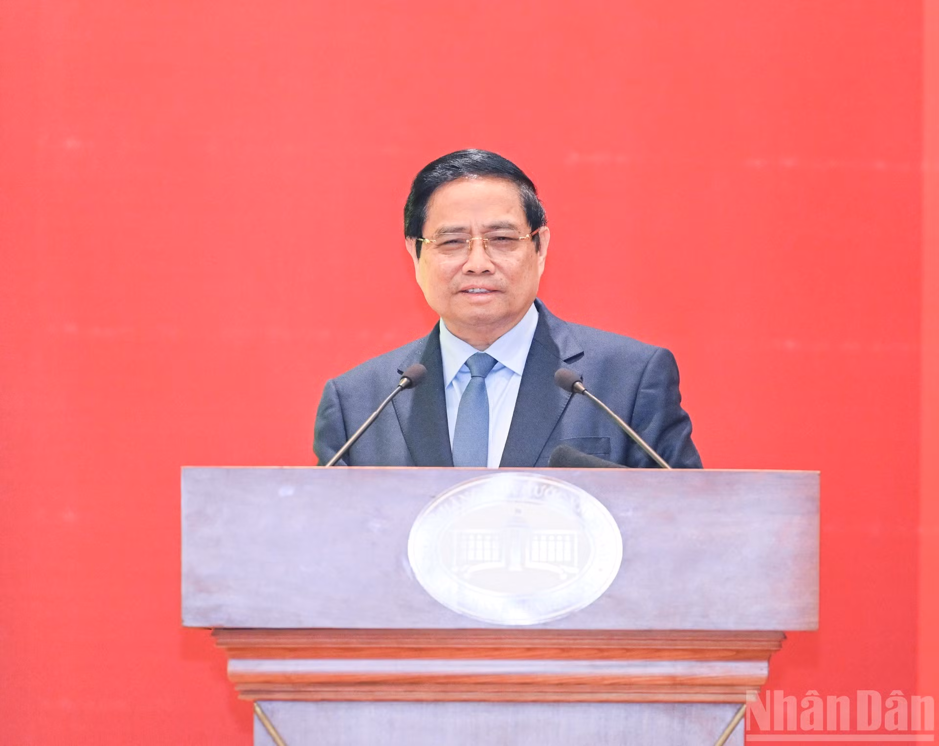 El premier Pham Minh Chinh toma la palabra en la cita.