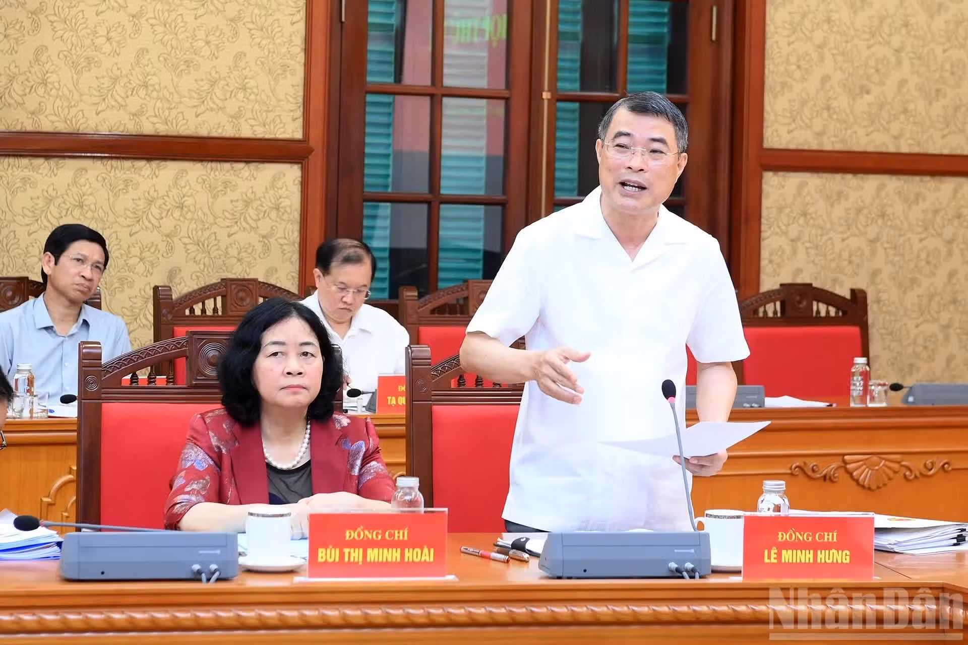 El premier Le Minh Hung habla en la cita.