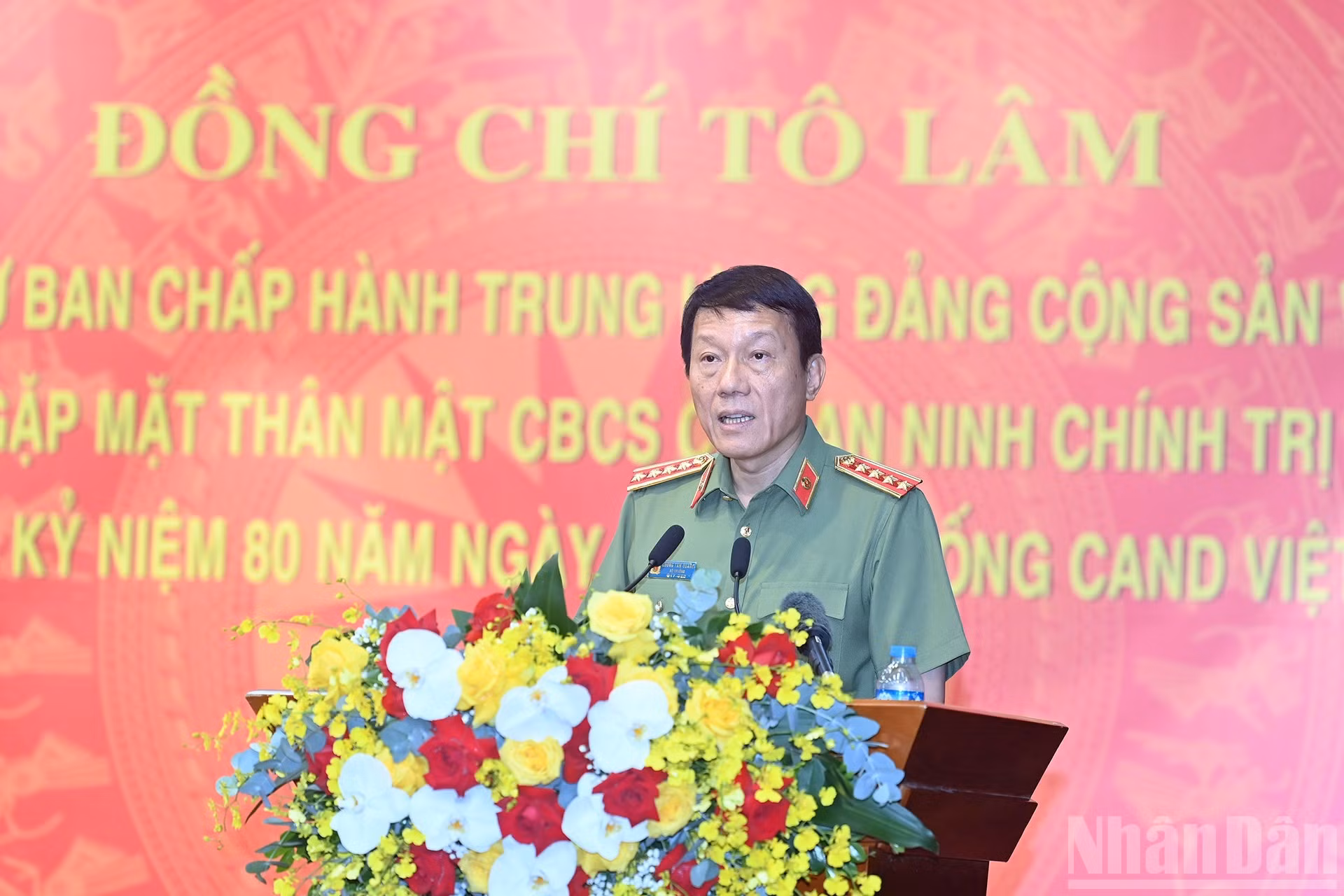 El general Luong Tam Quang, ministro de Seguridad Pública de Vietnam, habla en la cita.