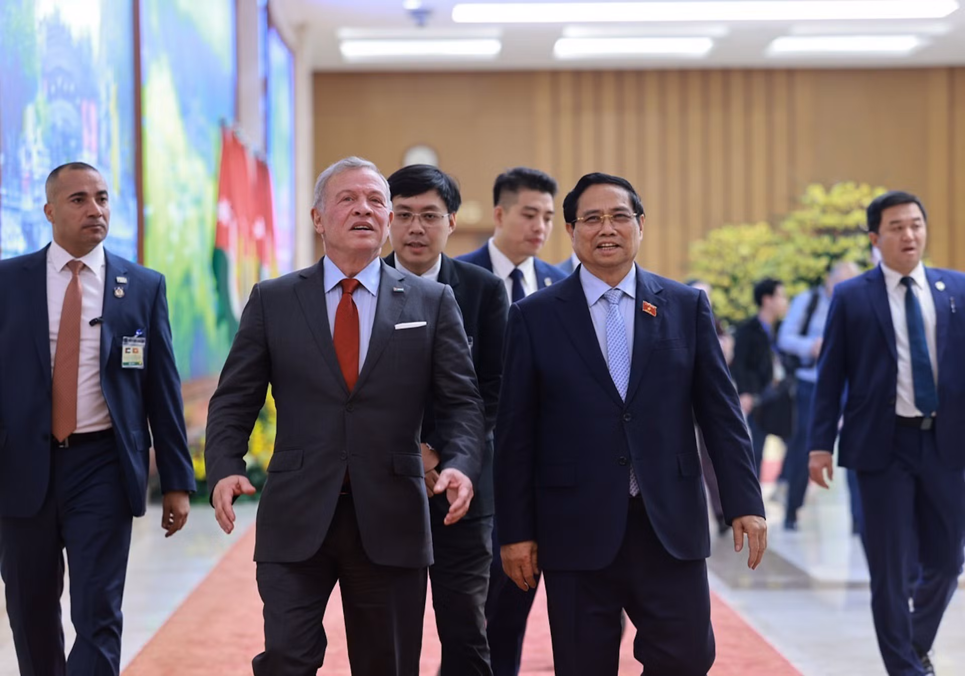 El premier vietnamita Pham Minh Chinh y el rey jordano Abdalá II Ibn Al Hussein.