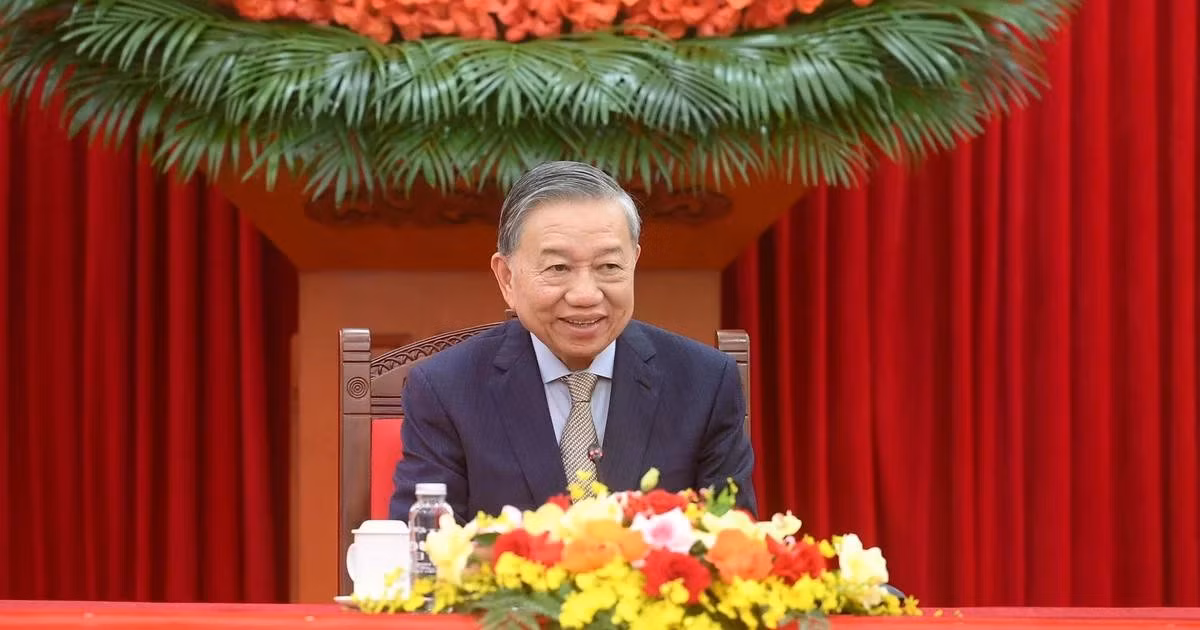[Foto] Líder partidista sostiene conversación telefónica con primer ministro de Singapur
