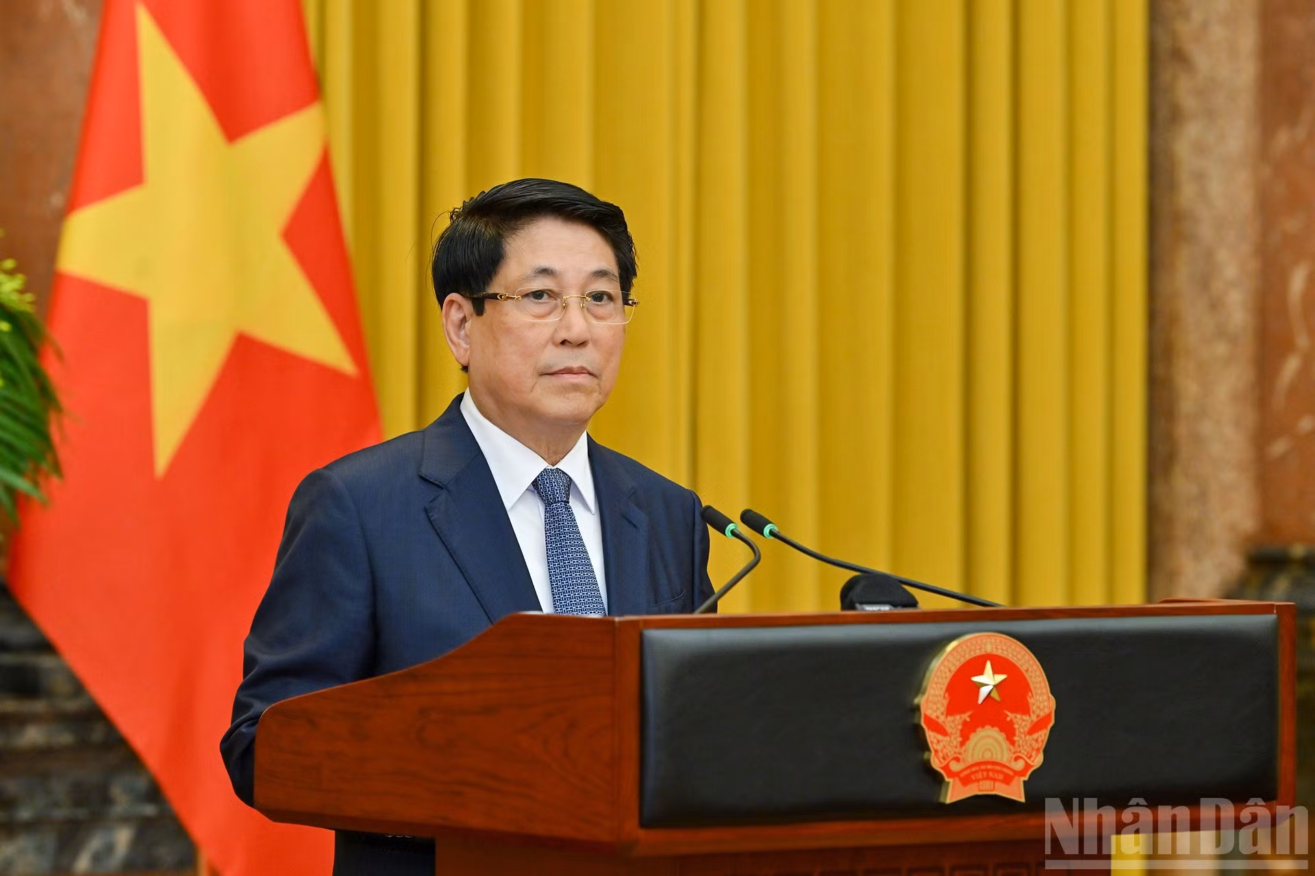 El presidente vietnamita Luong Cuong toma la palabra en el evento.