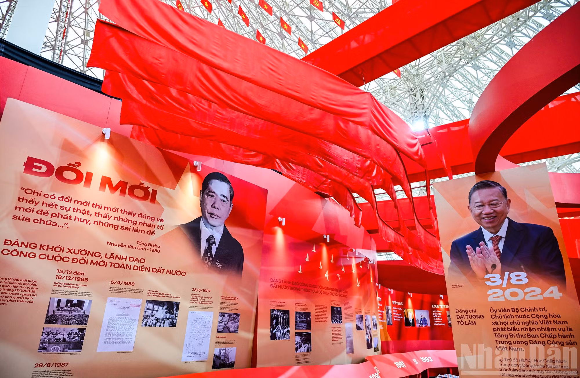 [Foto] Abrirán exposición "95 años de la Bandera del Partido Comunista iluminando el camino" 