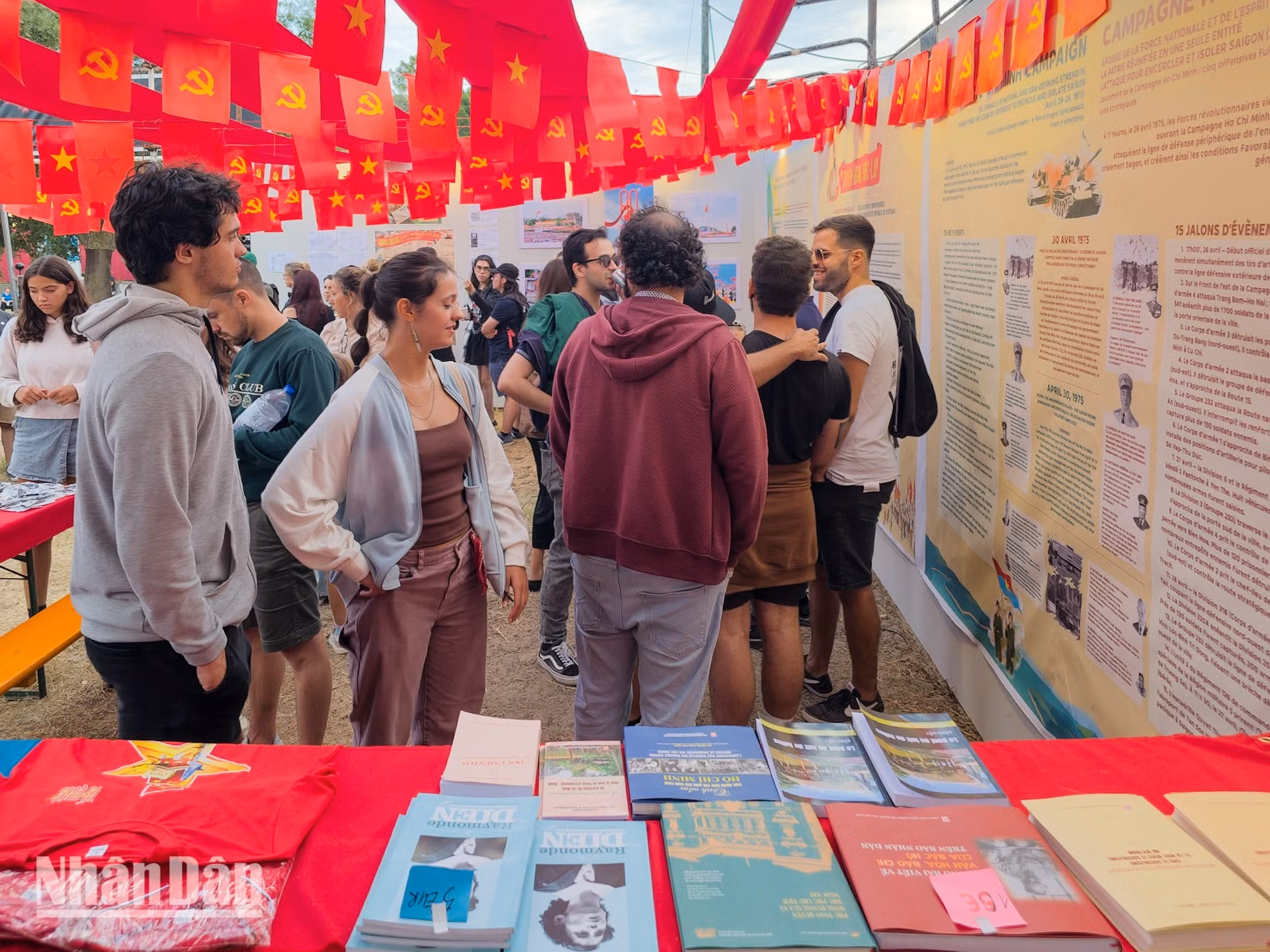 La exposición de Vietnam, organizada por el periódico Nhan Dan, concita el interés de numerosos jóvenes de varios países. El Festival de Prensa Avante lleva mucho tiempo siendo una fiesta popular, un punto de encuentro para el intercambio, la conexión y el fortalecimiento del entendimiento mutuo. El año 2026 marcará el 50º aniversario de la primera edición del festival, lo que constituirá un hito significativo para los comunistas portugueses y sus amigos internacionales.