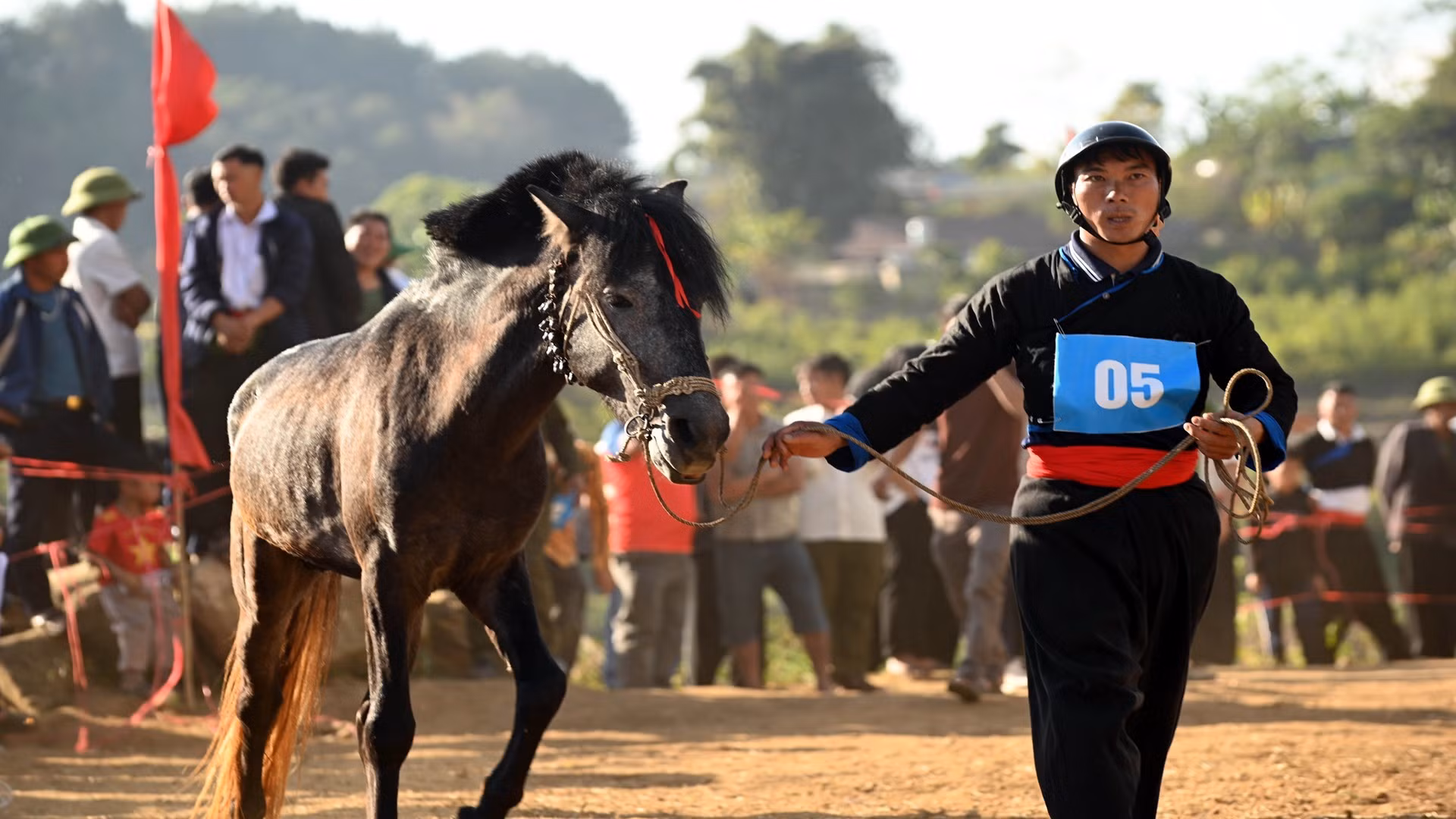 Los mejores jinetes de ambas comunas participan en la ronda final de la primera carrera.
