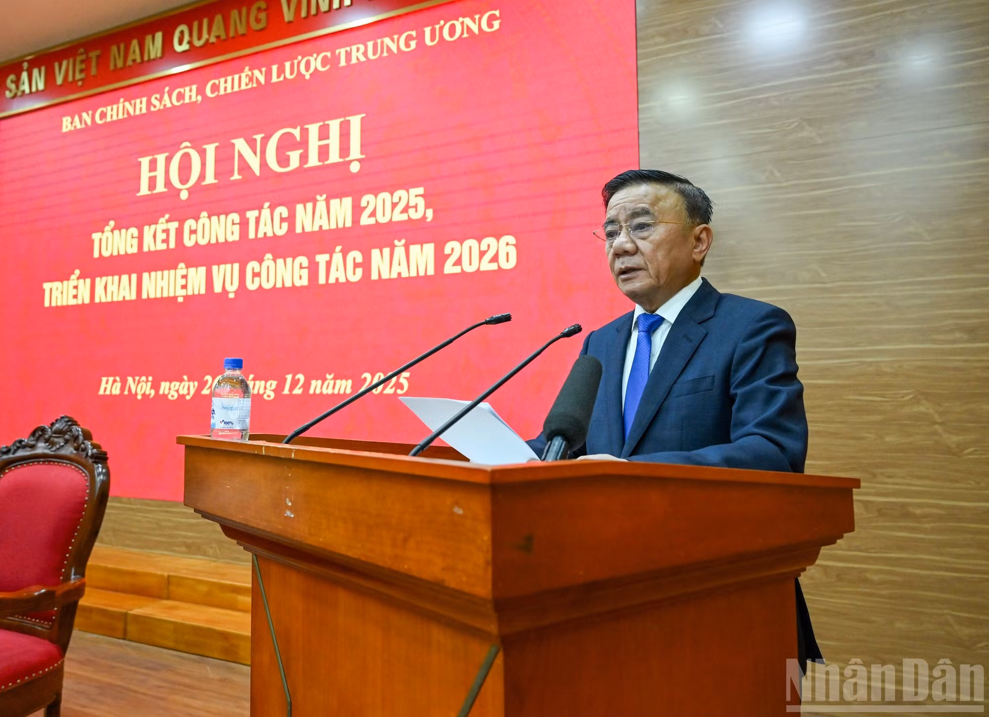 El miembro permanente del Secretariado del Comité Central del Partido Comunista de Vietnam (PCV), Tran Cam Tu, toma la palabra en la cita.