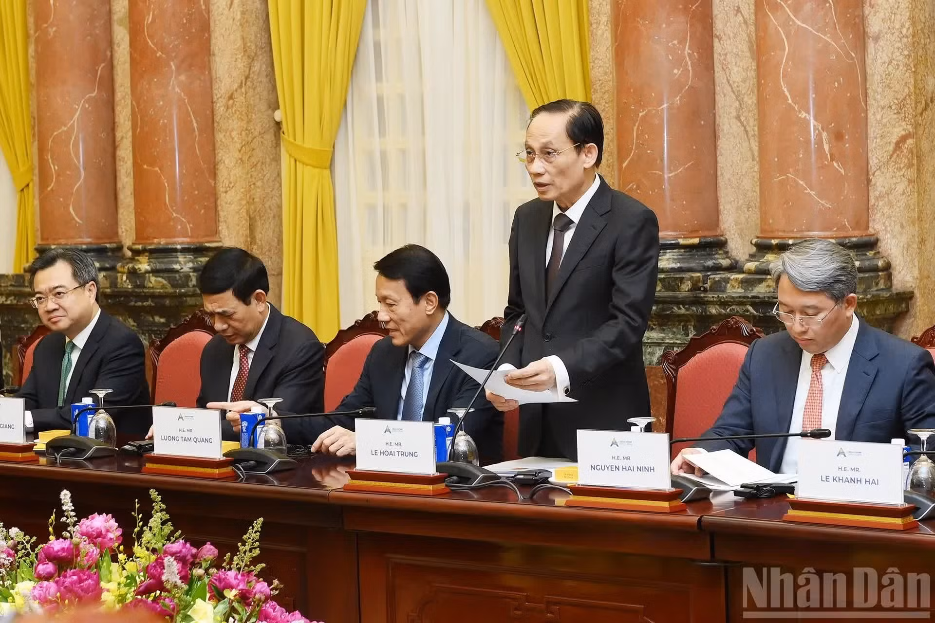 El ministro de Relaciones Exteriores de Vietnam, Le Hoai Trung, habla en el encuentro.