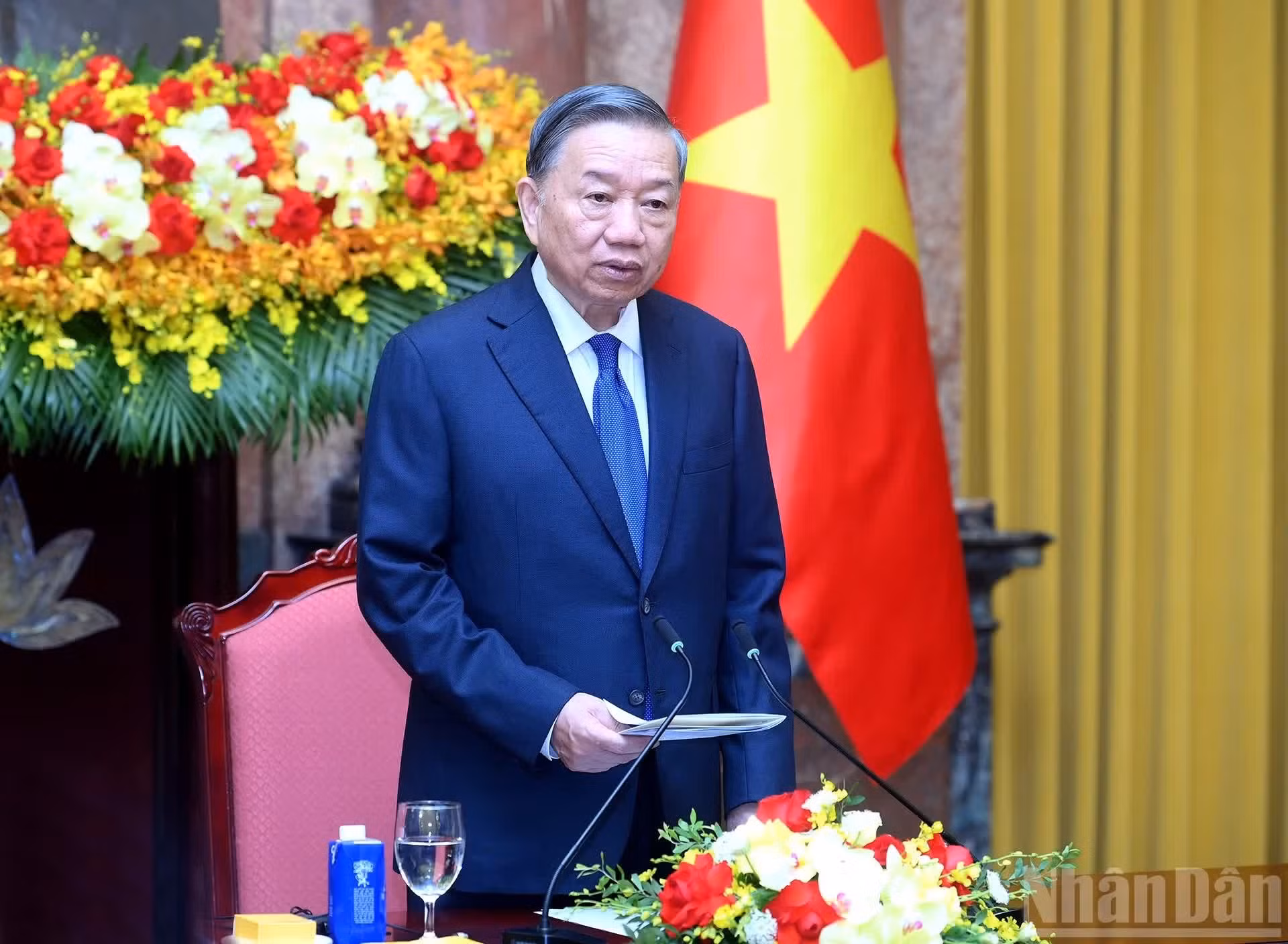El máximo dirigente vietnamita To Lam interviene en la cita.