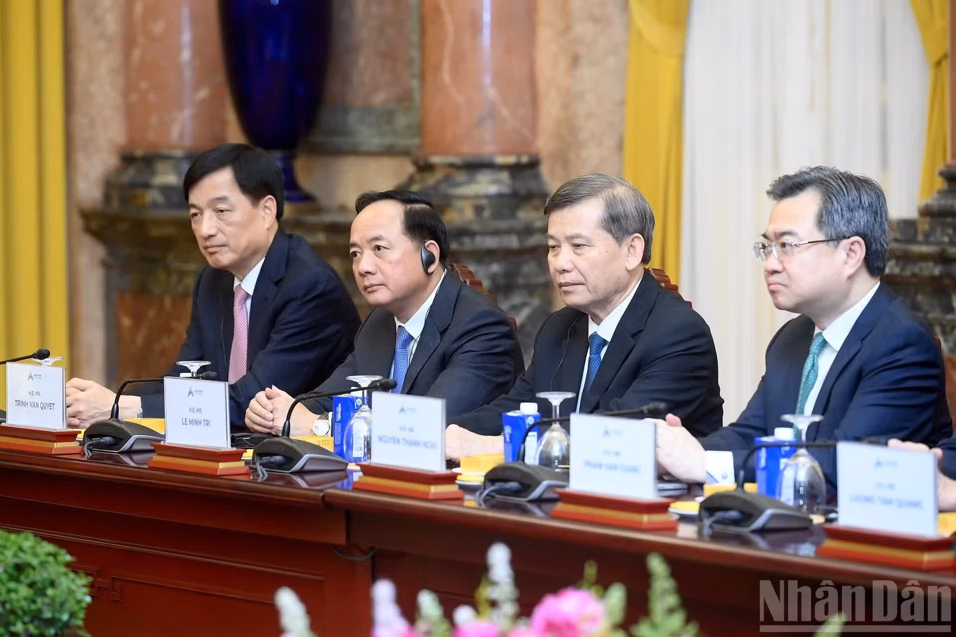Dirigentes del Partido y del Estado de Vietnam en la cita.