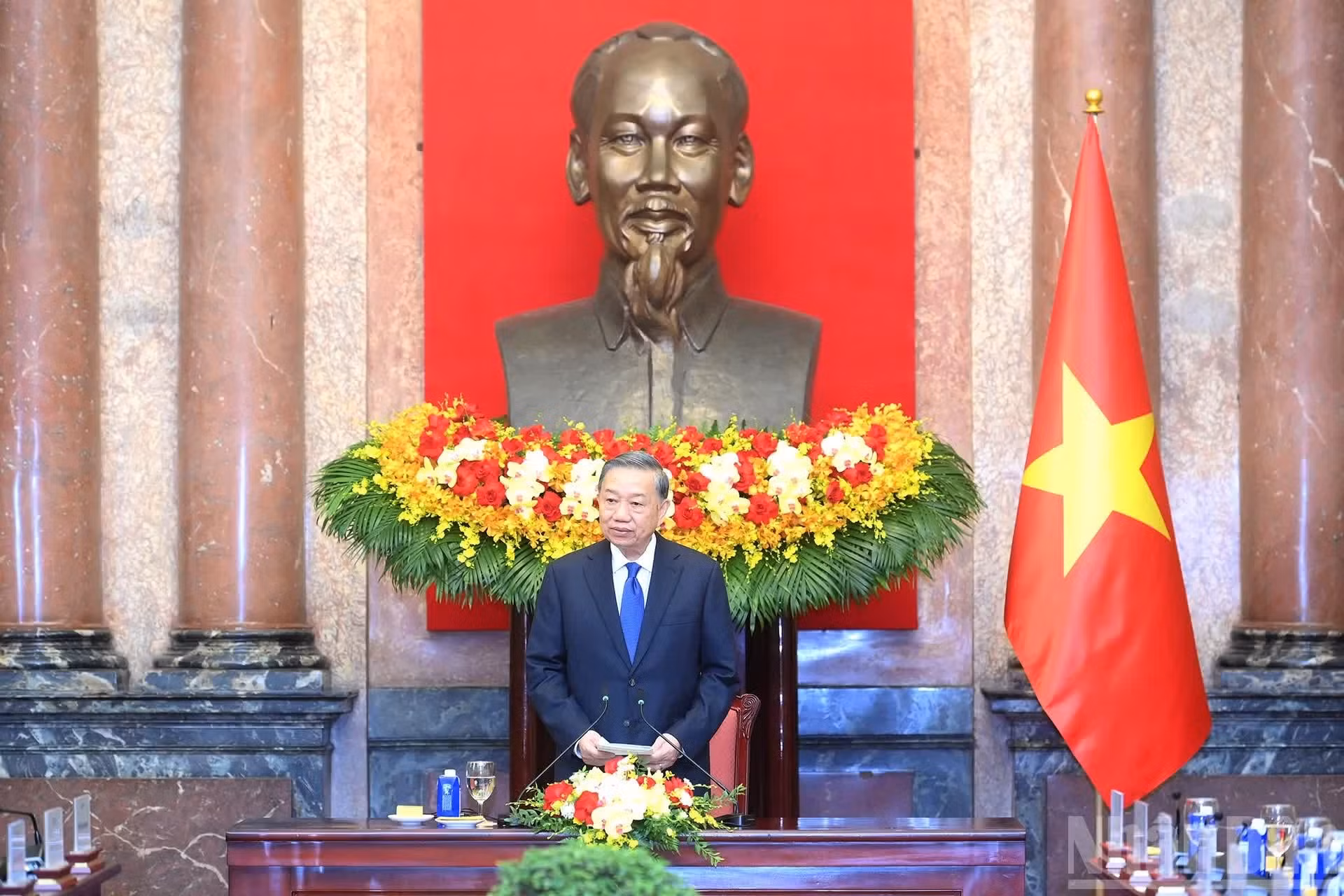 El máximo dirigente de Vietnam, To Lam, toma la palabra en el encuentro.