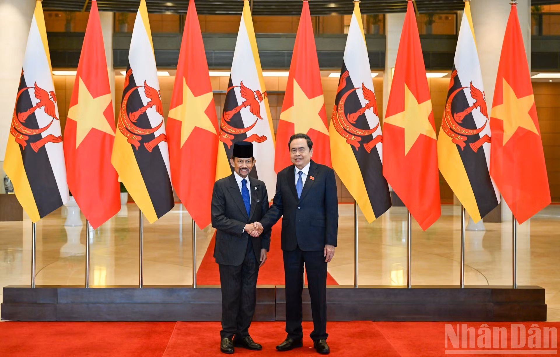 El presidente de la ANV, Tran Thanh Man, y el sultán de Brunéi Darussalam, Haji Hassanal Bolkiah.