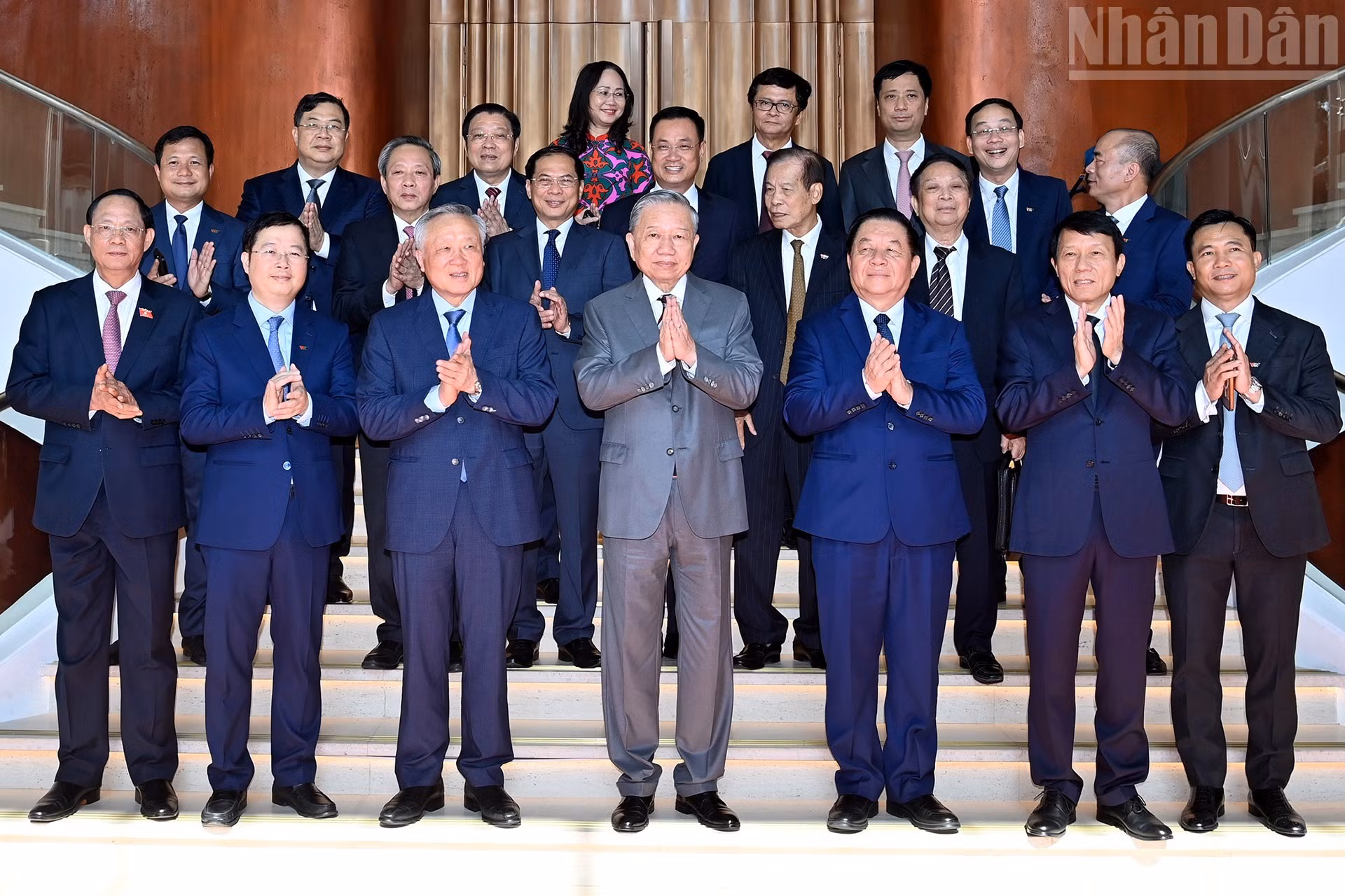 El secretario general To Lam y los dirigentes del Partido y del Estado en la ceremonia.