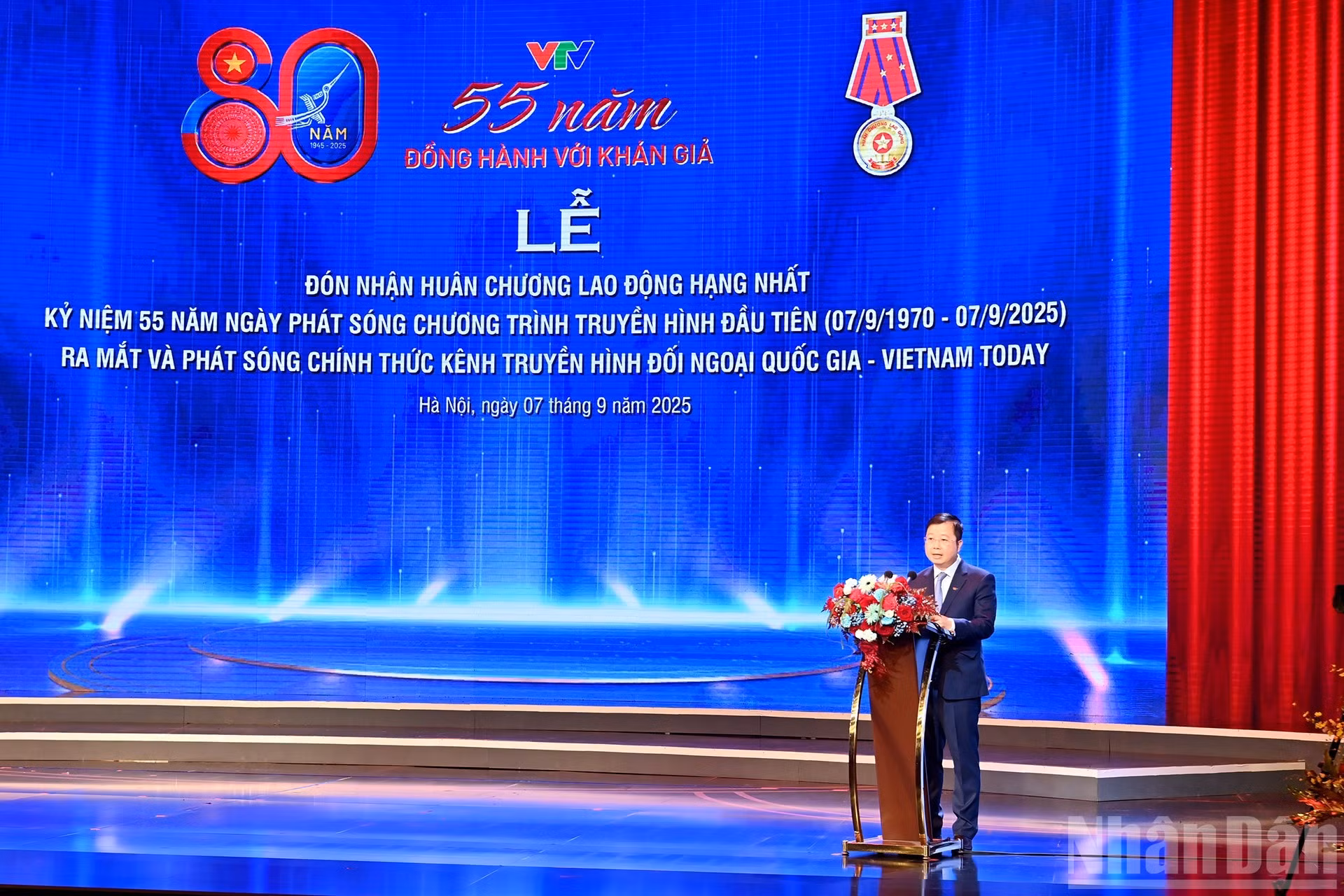 El director general de la Televisión Nacional de Vietnam, Nguyen Thanh Lam, pronuncia un discurso conmemorativo.